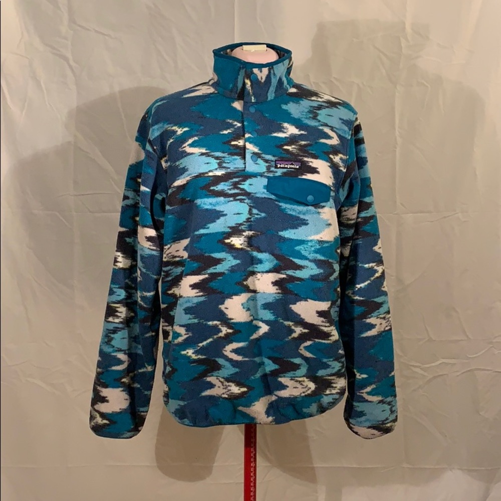 Woman’s Patagonia Blue White and Green Pullover